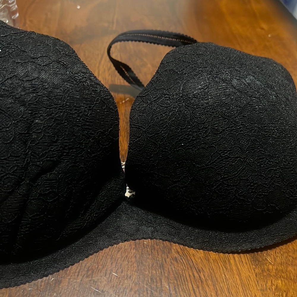 Woman black lace bra